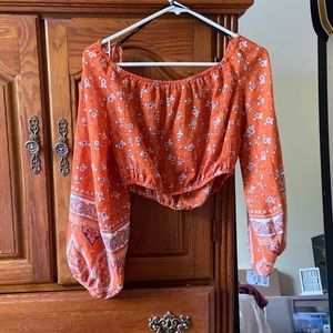 Cropped long sleeve top